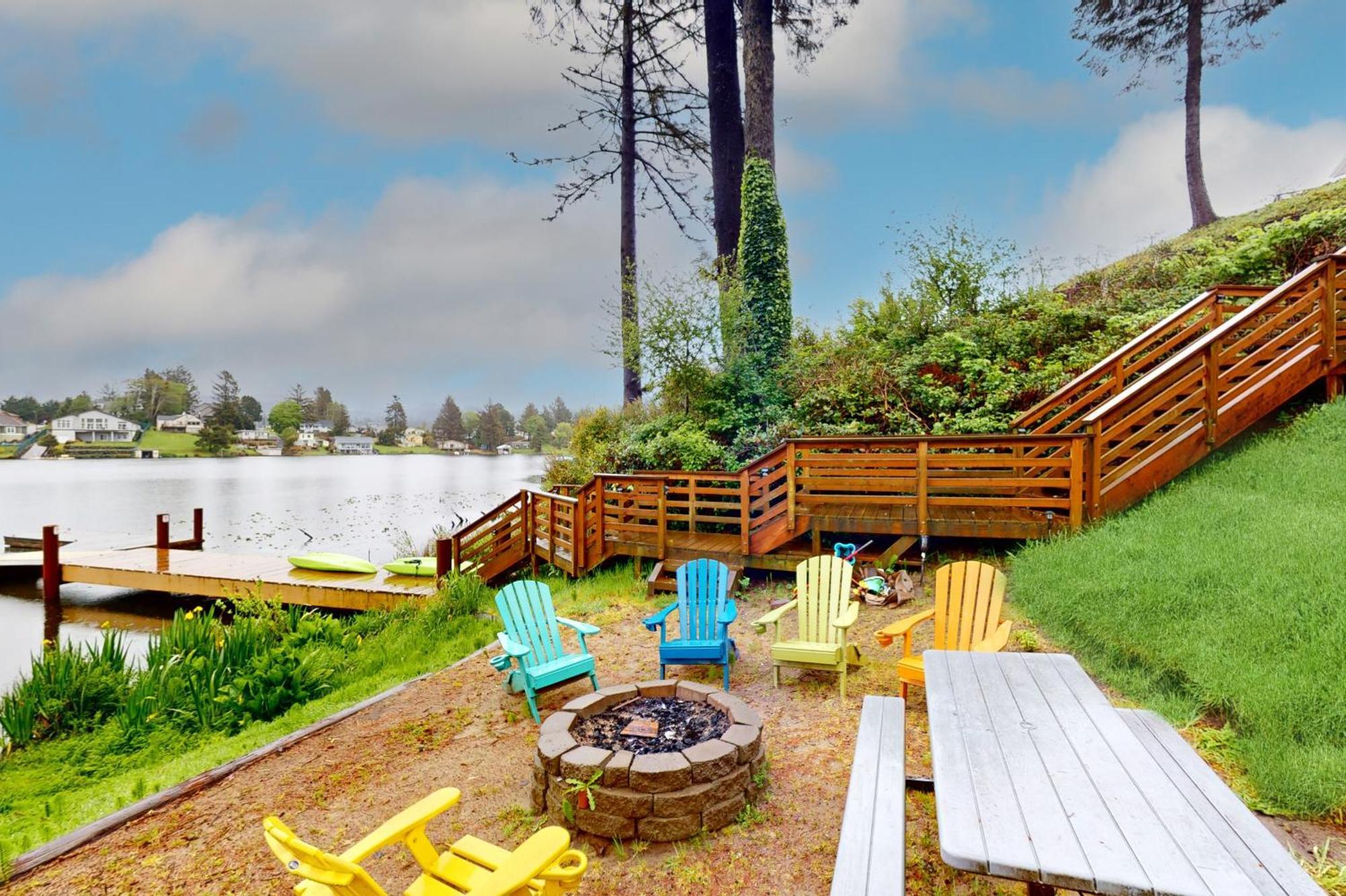 Lazy Lookout On Devils Lake Lincoln City Exterior photo
