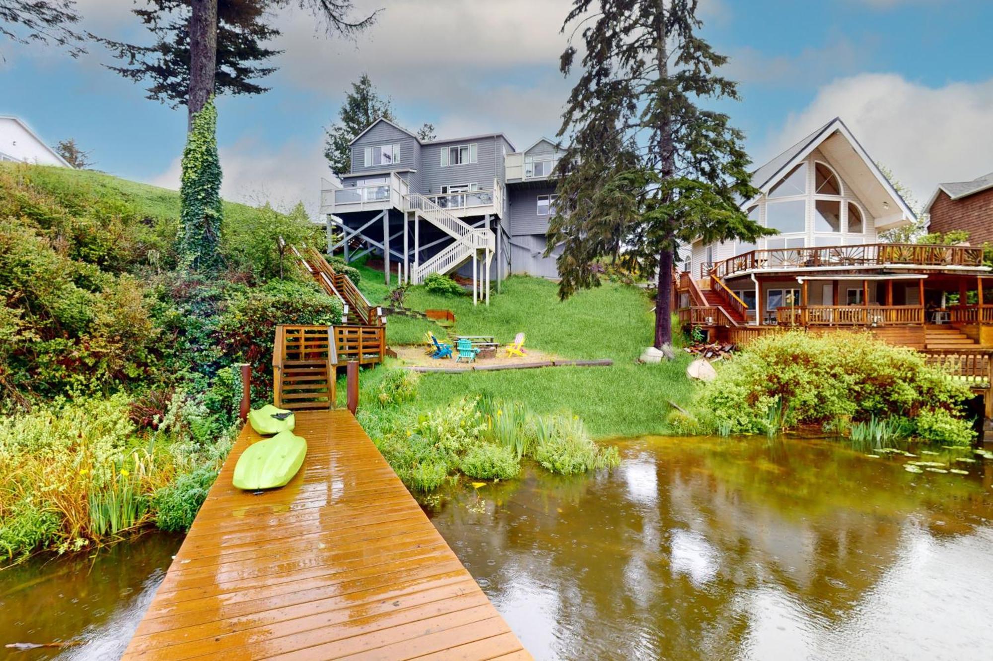 Lazy Lookout On Devils Lake Lincoln City Exterior photo